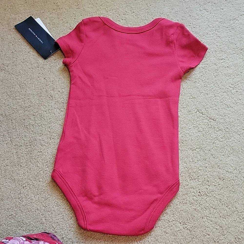 Tommy Hilfiger New Floral Onesie 6/9 Months Red Short Sleeve
